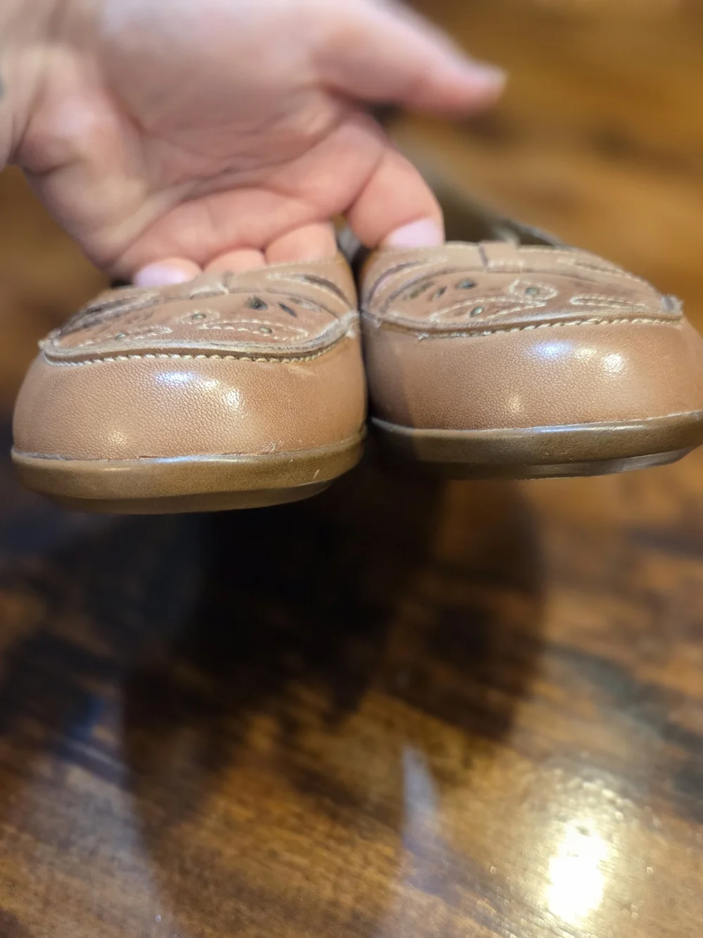 Clarks Women’s Nude/Tan Leather Ballet Flats with Cutout Detail